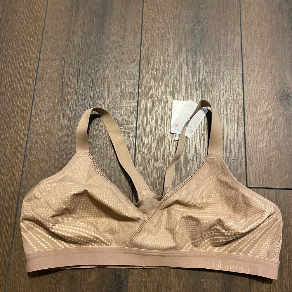 NWT Lululemon awake to lace bra 38c